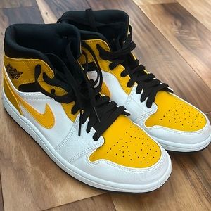 Air Jordan 1 University Gold Size 8